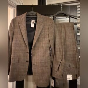 Express Men's Classic Plaid Suit (36s jacket with 30x32 pants) NWT!